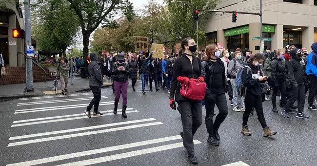 Protesters March on Homes Of Council Members in Seattle to Make Them Agree to Defund Police by 50%