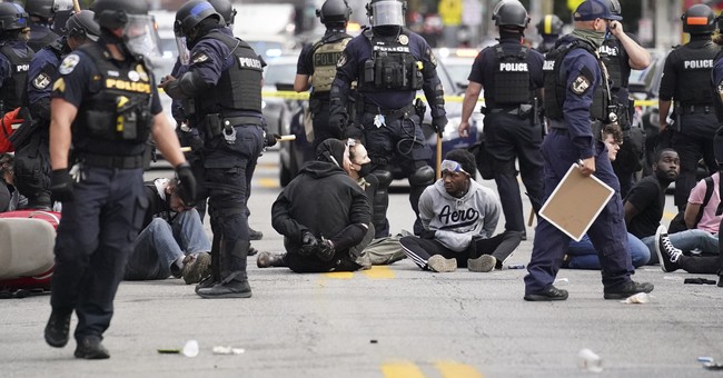 Louisville Turns Violent As Darkness Falls — Gunfire and Violent Street Mobs Doing Damage