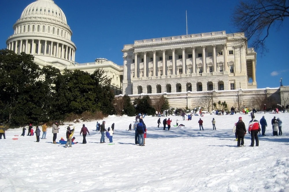 Militarized Capitol Police Use Fences And Razor Wire To Keep Preschoolers From Sledding