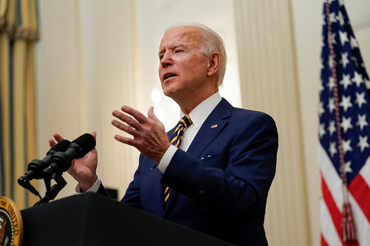 Joe Biden Demands New Mask Mandates, Says We Can’t ‘Risk More Desks’ in Meandering, Nonsensical Rant