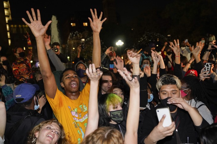 Mostly Peaceful Rioting and Looting in Brooklyn Center, Minnesota on Monday Night