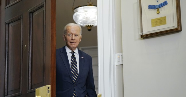 Biden’s Handling of Ukraine Shows He’s No Foreign Policy Guru