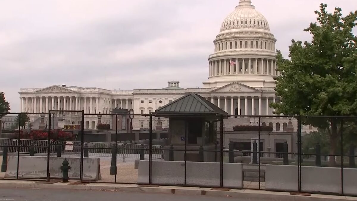 Democrats Who Won’t Build Border Wall Build Border Fence Around US Capitol