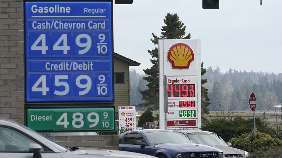 Democrats look for cover on rising gas prices