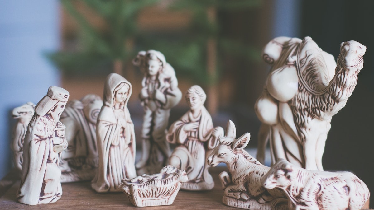 7 Easy Things You Can Do To Keep Christ At The Center Of Your Christmas