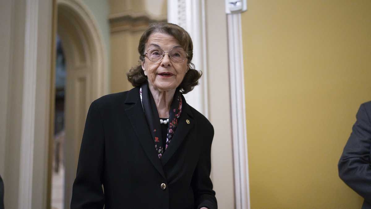 Sen. Dianne Feinstein appears unaware of her retirement announcement