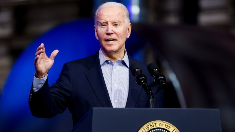 Biden ‘losing ground’ every month, Democratic pollster says