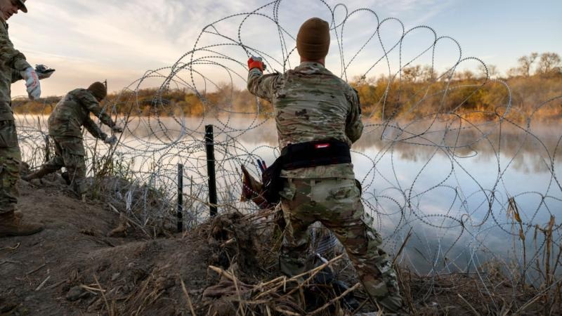 Texas National Guard seizes key border crossing point, blocks Feds