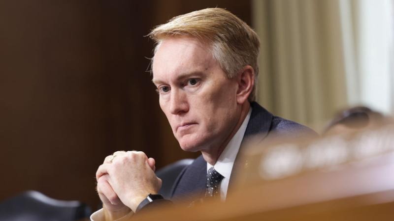 Sen. Lankford urges conservative critics ‘not to believe’ leaks of alleged border deal